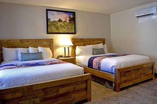 Bumbleberry Inn, Room