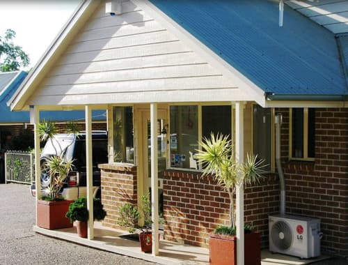 Dolphin Shores, Reception