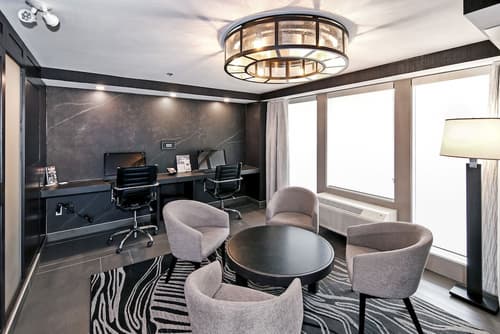 Best Western Plus Banff International Lodge, Lobby sitting area