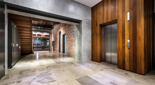 Hougoumont Hotel, Lobby