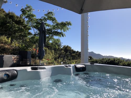 Bayview Valley Lodge, Outdoor spa tub