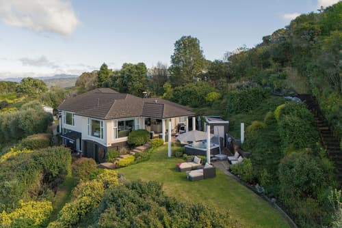 Bayview Valley Lodge, Front of property