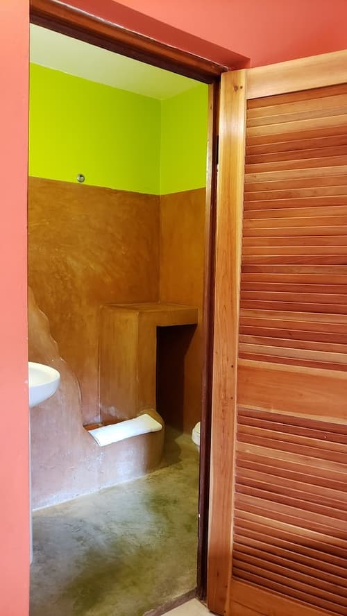 Sunrise Club Hotel Restaurant & Bar, Bathroom