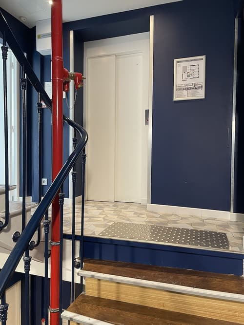 Mary's Hotel République, Reception