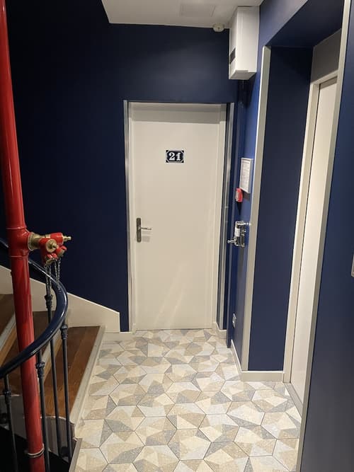 Mary's Hotel République, Reception