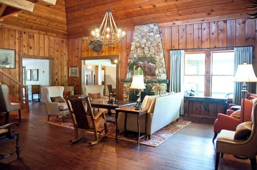 Sierra Sky Ranch, Lobby