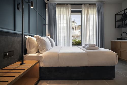 Bob W Athens Akadimia, Room