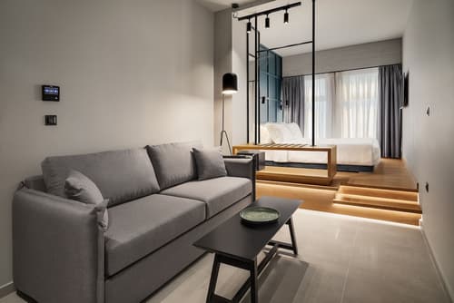 Bob W Athens Akadimia, Room