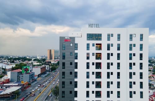 Gumont Guadalajara López Mateos - Minerva, Exterior