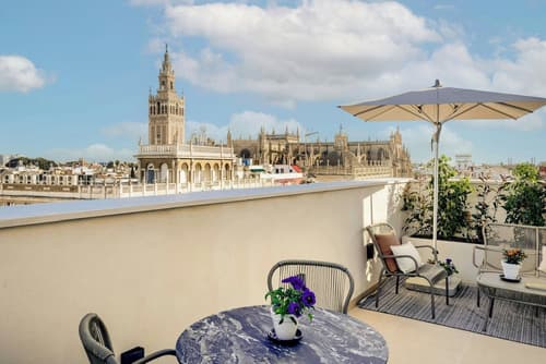 Querencia de Sevilla Autograph Collection, Primary image