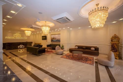 Porta Romanos Hotel, Interior entrance