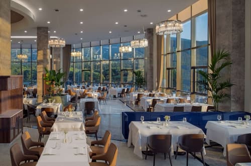 DoubleTree by Hilton Manisa, Dining