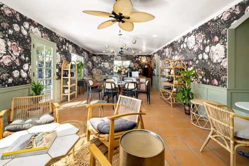 Fleur Noire Hotel - 21 and Over, Reception