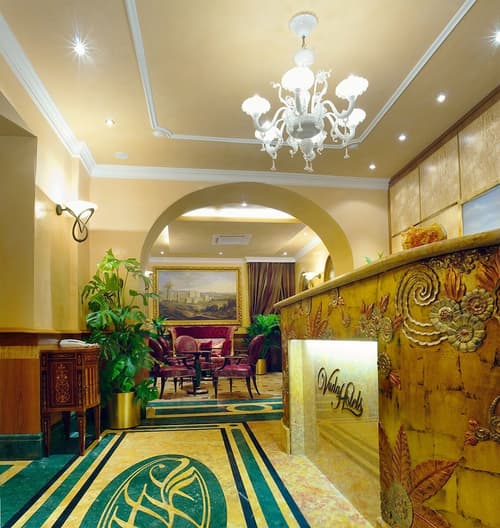 Hotel Homs, Reception