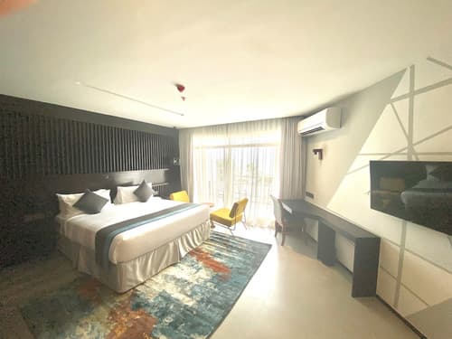 Giraffe Beach Hotel, Room