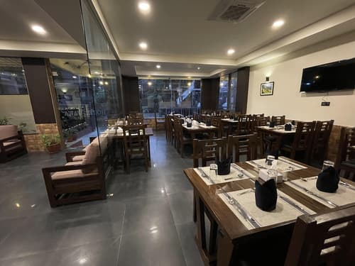 Hotel Wawa, Primary image