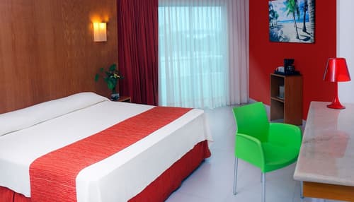 Adhara Express, Room