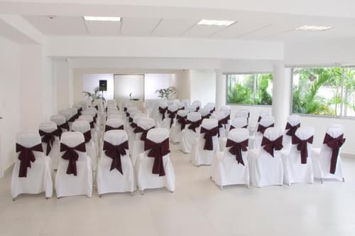 Adhara Express, Interior