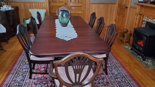 The Lark & Loon Inn, Interior