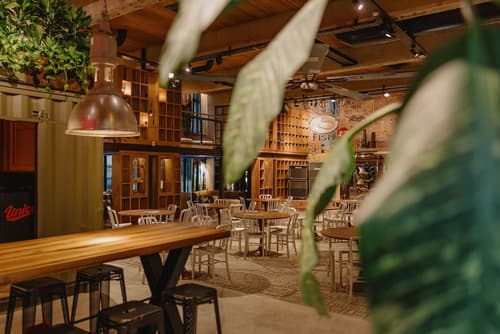 One66 Hotel, Lobby lounge