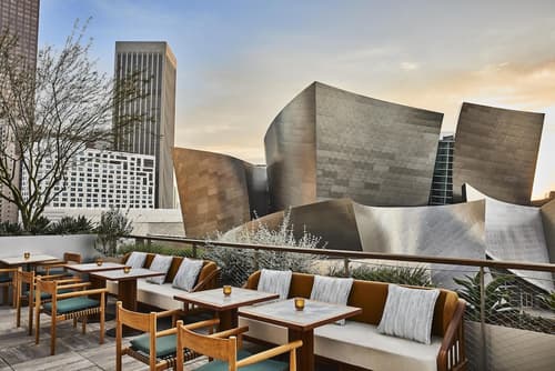 Conrad Los Angeles, Lobby