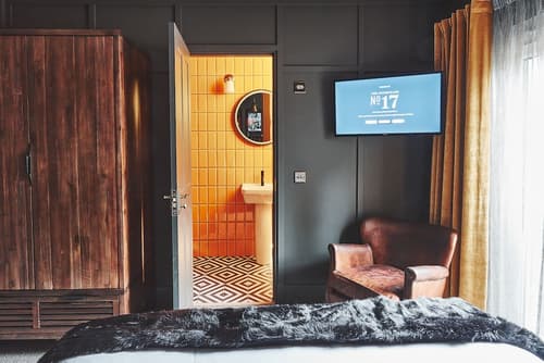 No17 The Promenade, Room