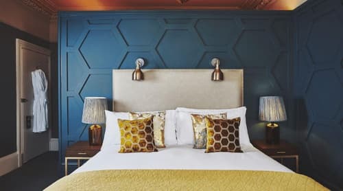 No17 The Promenade, Room