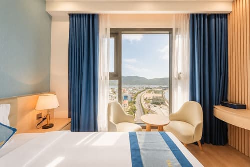 Canary Gold Hotel Quy Nhơn, Beachfront