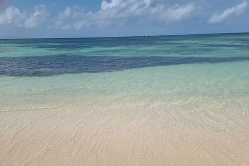 Comfortable 1-bed Cottage in Codrington Barbuda, Beach