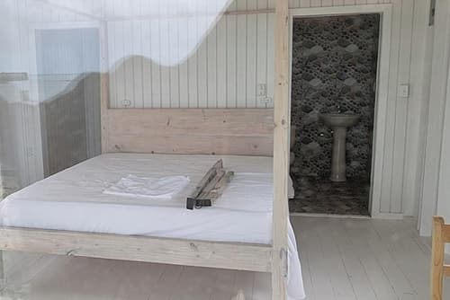 Harrys Cottages Cottage 5 Right on the Pink Sand, Room