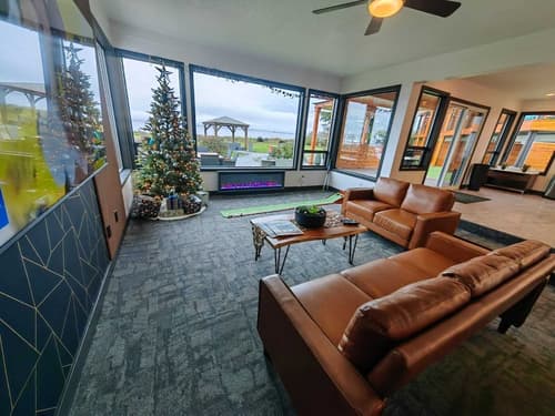 Sea Edge Beachside Hotel