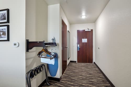Cobblestone Hotel & Suites - De Pere/Green Bay, Room