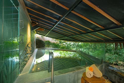 Tira Vilagna Suites & Spa, Private spa tub