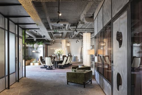 YUST Liège, Reception