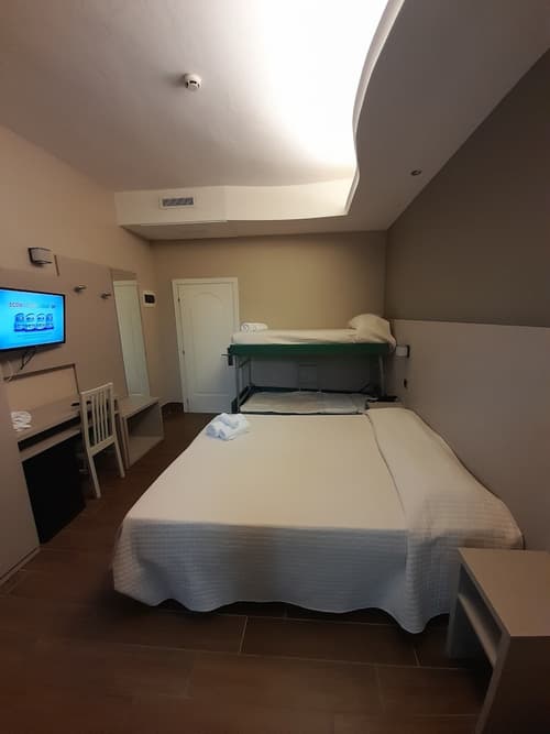 Hotel Royal Plaza, Room