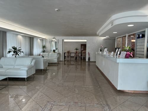 Hotel Royal Plaza, Reception