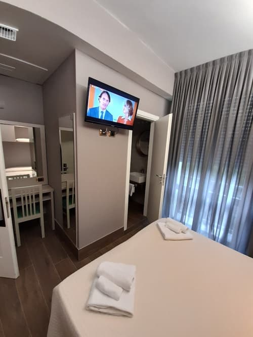 Hotel Royal Plaza, Room