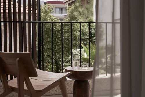 The Newel Psychiko, Room