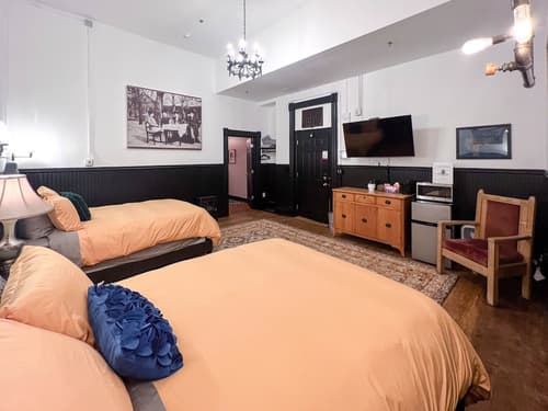 The Oliver Inn | Duluth Hotel Near Canal Park, Room