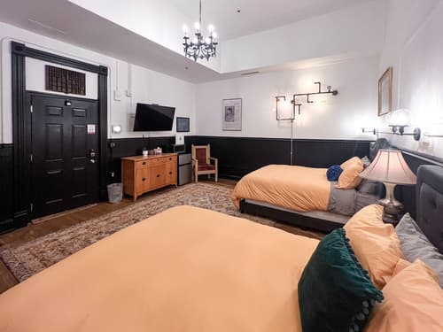 The Oliver Inn | Duluth Hotel Near Canal Park, Room