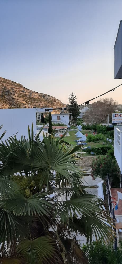 Eleaterra Hotel