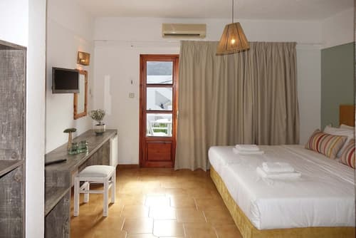 Eleaterra Hotel