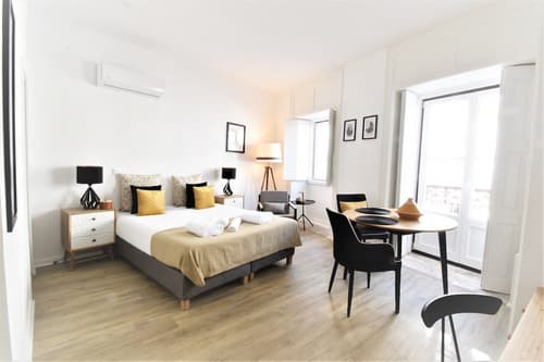 Sophia Studios, Room