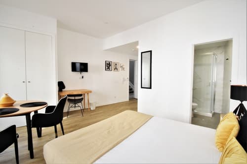 Sophia Studios, Room