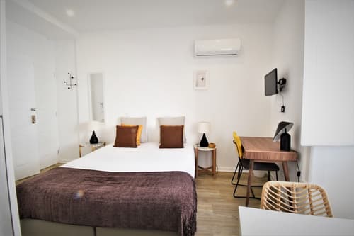 Sophia Studios, Room