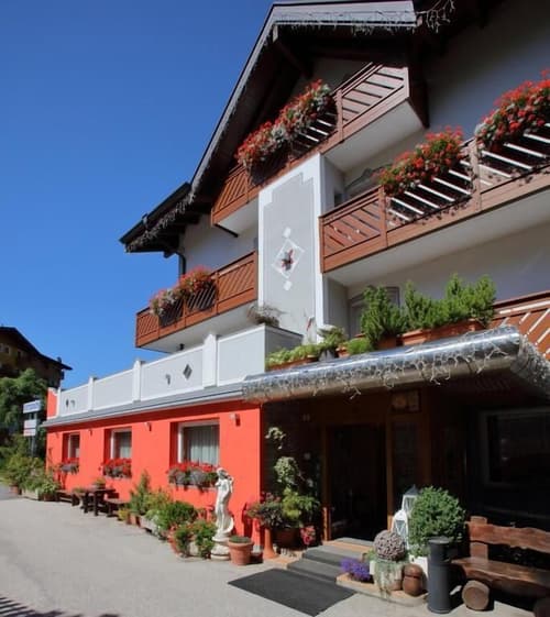 Pier Hotel, Exterior