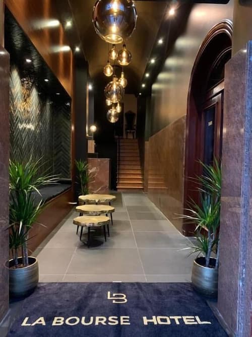 La Bourse Hotel, Reception
