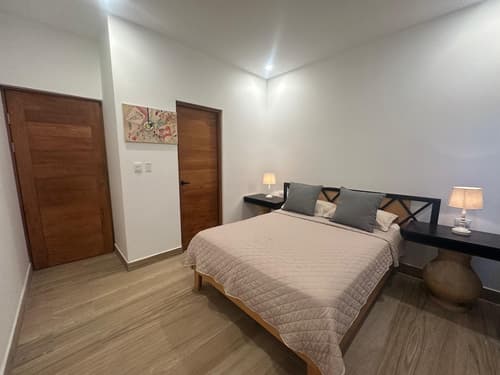 Wide Mouth Frog, Room