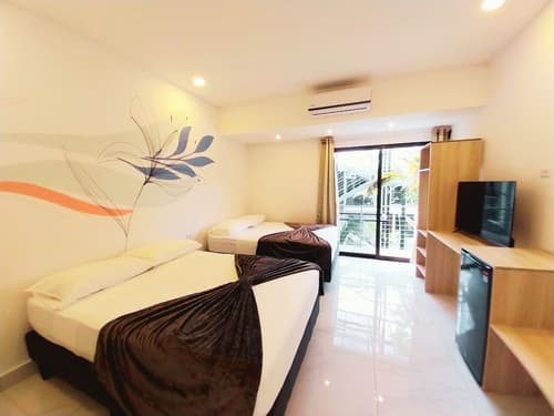 Wide Mouth Frog, Room