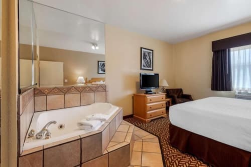 Turquoise Inn & Suites